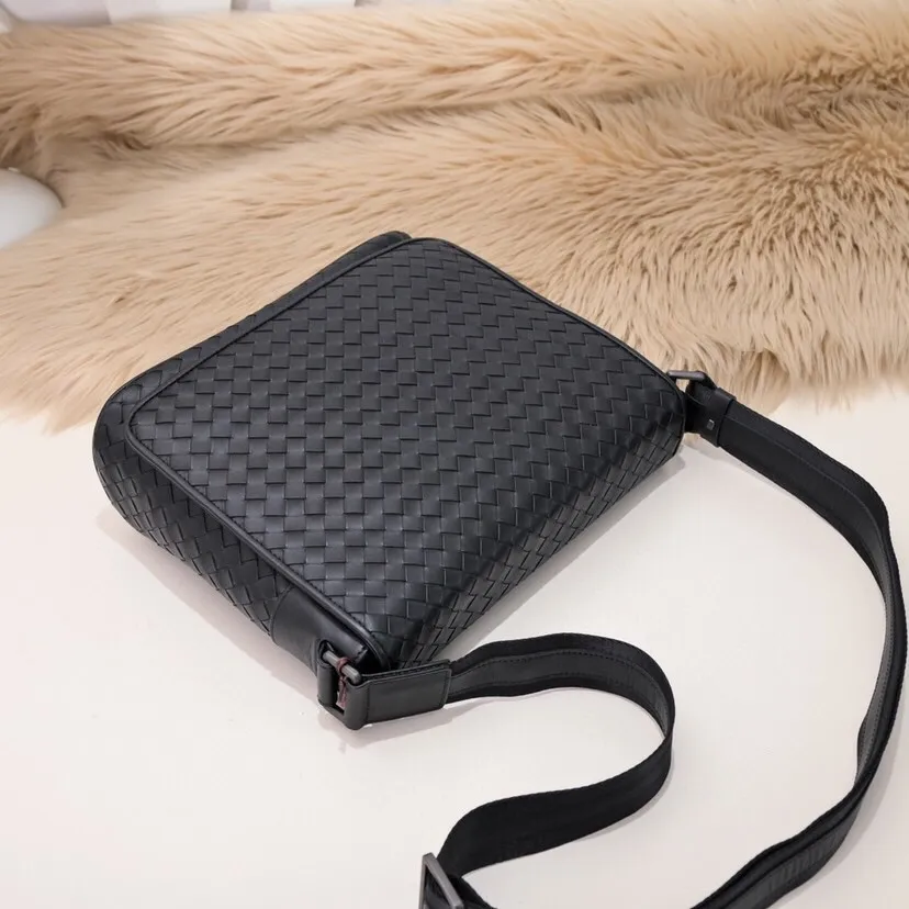 All categories 💚 Top version men’s bags 💚 BV 2024 new BV crossbody bag